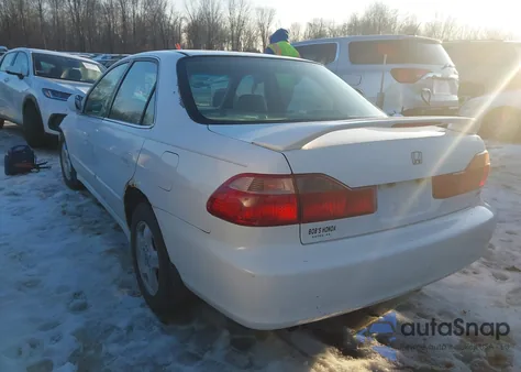 2000 Honda Accord 3.0 Ex from USA, damaged, VIN 1HGCG165XYA034116